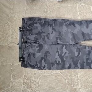 Seven 7 Utility Jeans.          B9